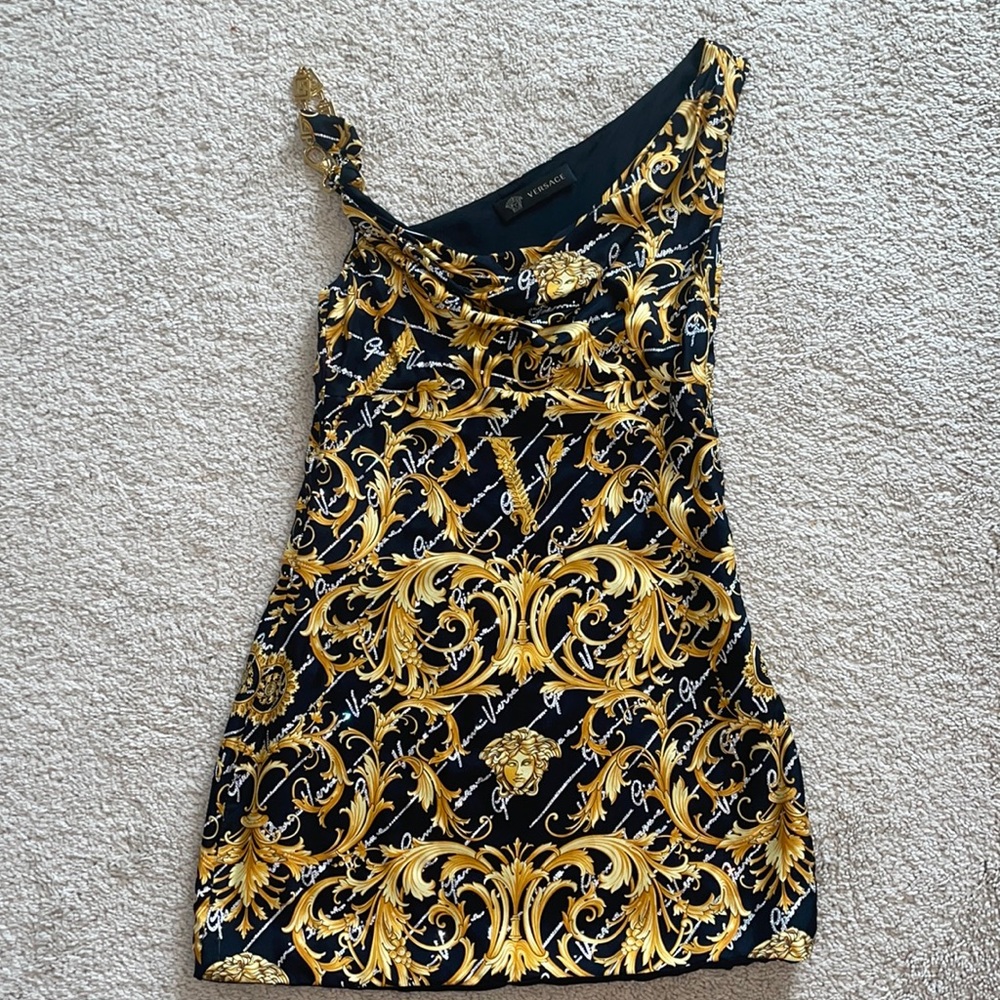 Versace
Barocco Signature print asymmetric dress